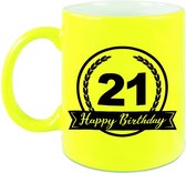 Happy Birthday 21 years cadeau mok / beker neon geel met wimpel 330 ml