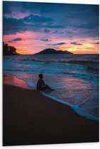 Dibond - Kind in Zee tijdens Zonsondergang - 80x120cm Foto op Aluminium (Met Ophangsysteem)