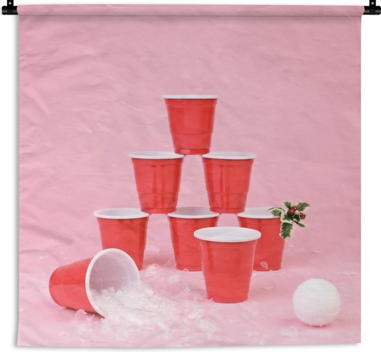 Wandkleed Beerpong - Een stapel van rode bekers voor beerpong Wandkleed katoen 180x180 cm - Wandtapijt met foto