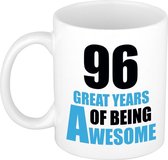 96 great years of being awesome cadeau mok / beker wit en blauw