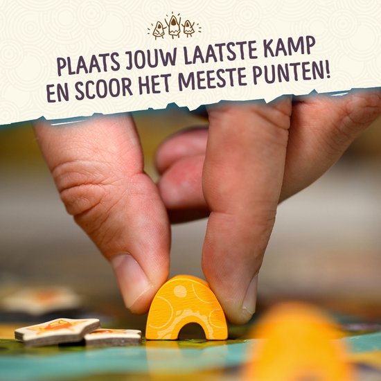 Gele spelerstukken in de vorm van een boog met opdruk van cirkels en bladeren.