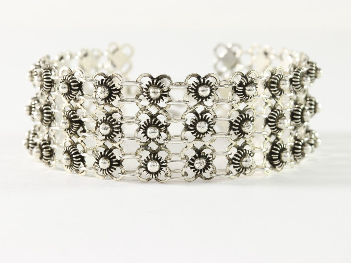 Brede zilveren schakelarmband met fijne bewerking - 18 cm