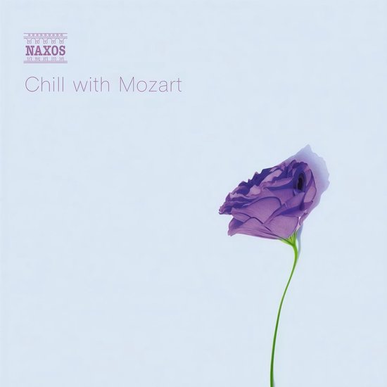 Chill with Mozart albumcover met een paarse bloem en het Naxos logo.