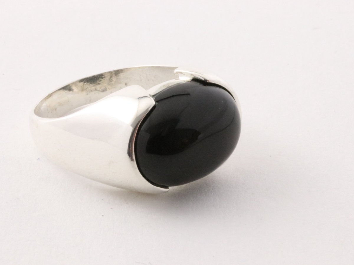 Zilveren ring met onyx - maat 17