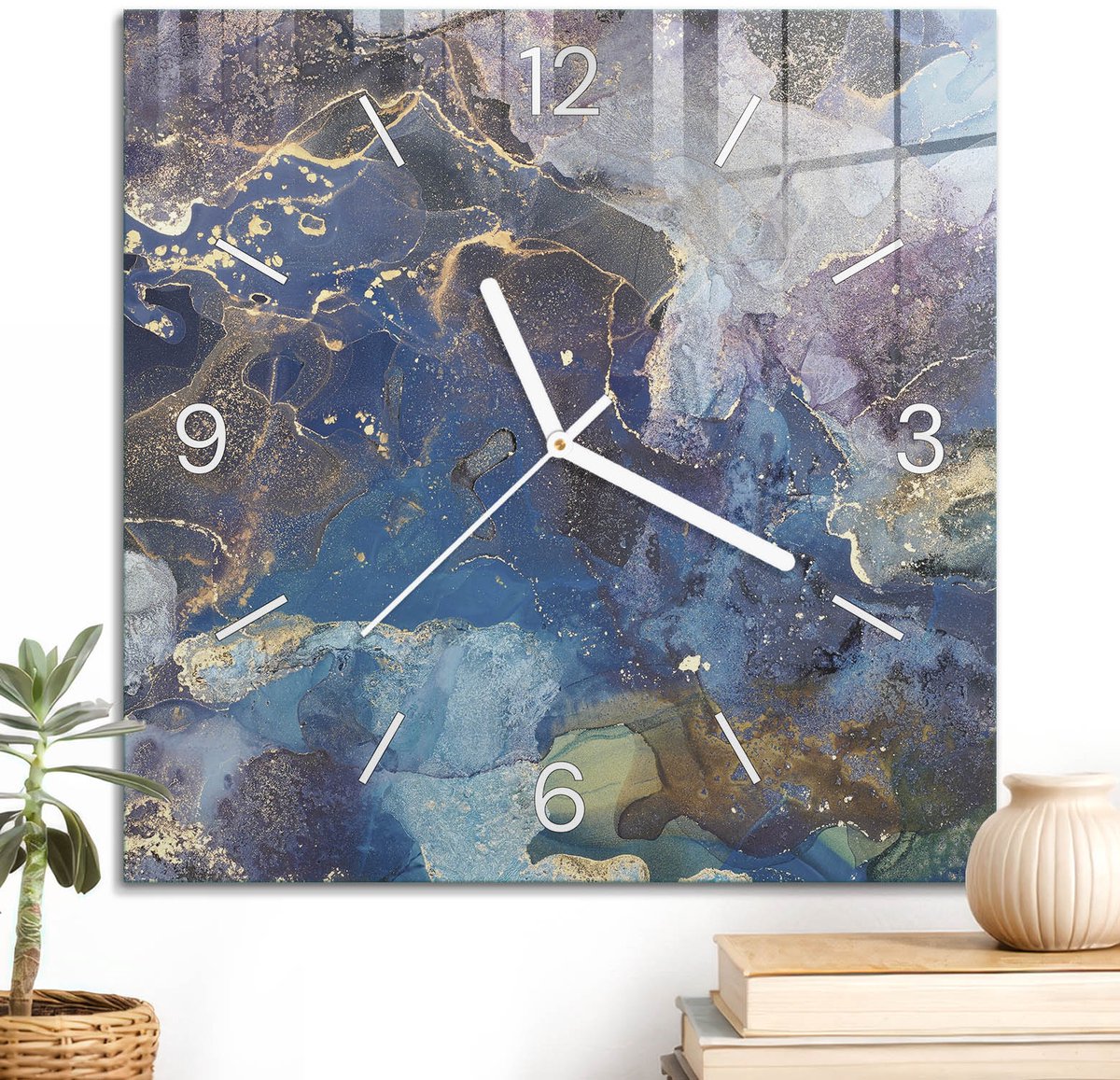 ArtPrintCave Blauw Glazen Klok - 30x30 cm - Wandklok Vierkant - Kleurrijke Werveling Stille Wandklok - Kunst Wandklok Keuken - Witte Klokwijzers