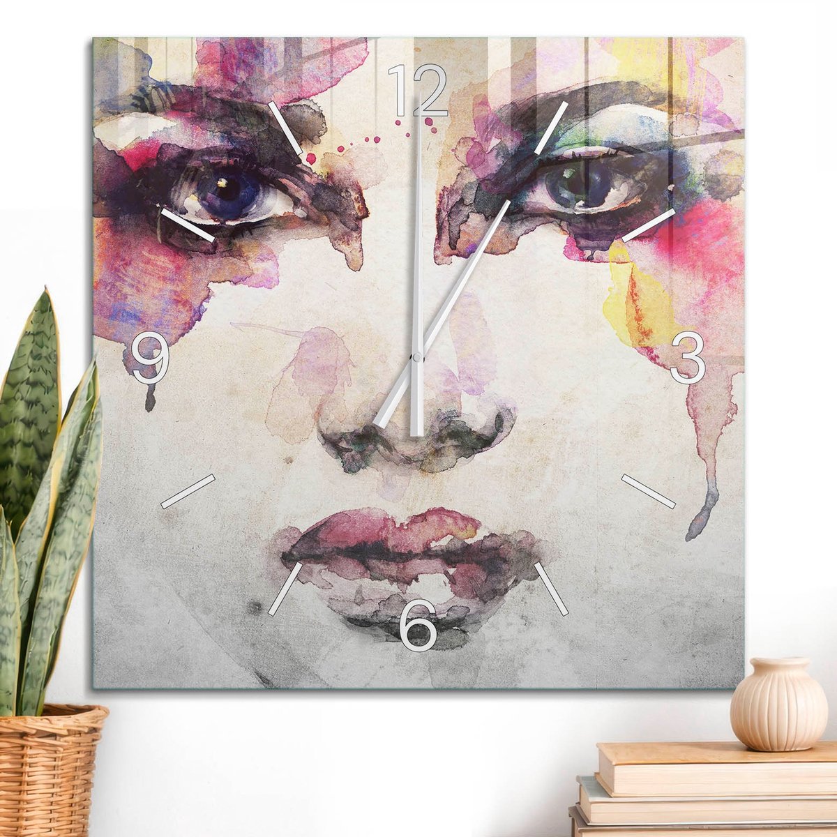 ArtPrintCave Paars Glazen Klok - 60x60 cm - Wandklok Vierkant - Kleurrijk Gezicht Wandklok Keuken - Abstractie Unieke Klok - Witte Klokwijzers