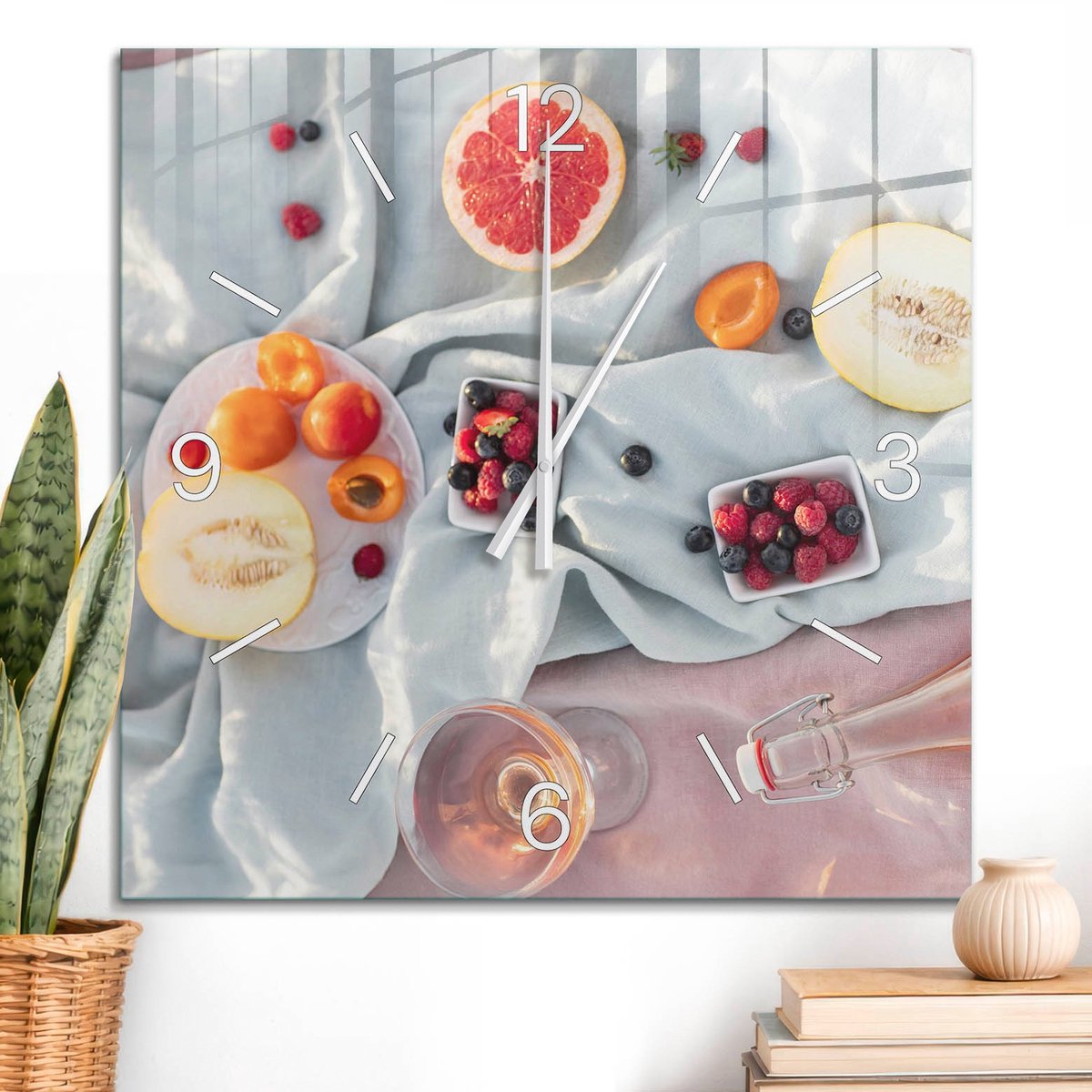ArtPrintCave Romig Glazen Klok - 60x60 cm - Wandklok Vierkant - Zomerpicknick Unieke Klok - Kunst Stille Wandklok - Witte Klokwijzers