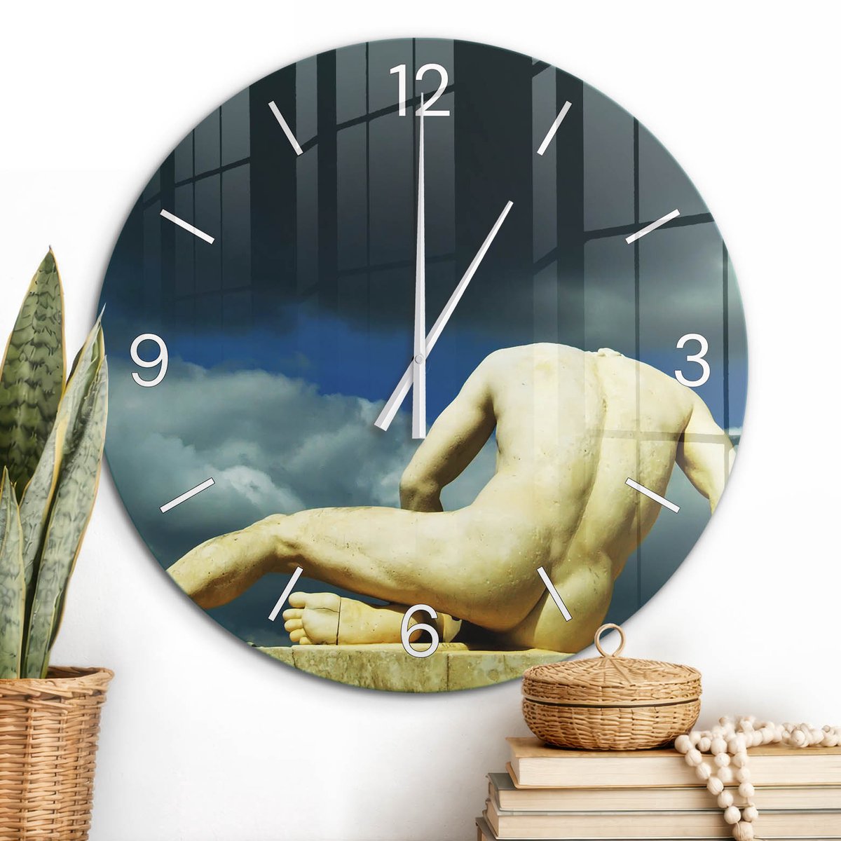 ArtPrintCave Blauw Glazen Klok - Wandklok 60 cm - Muurklok Rond - Dramatisch Standbeeld Stille Wandklok - Mensen Wandklok Keuken - Witte Klokwijzers