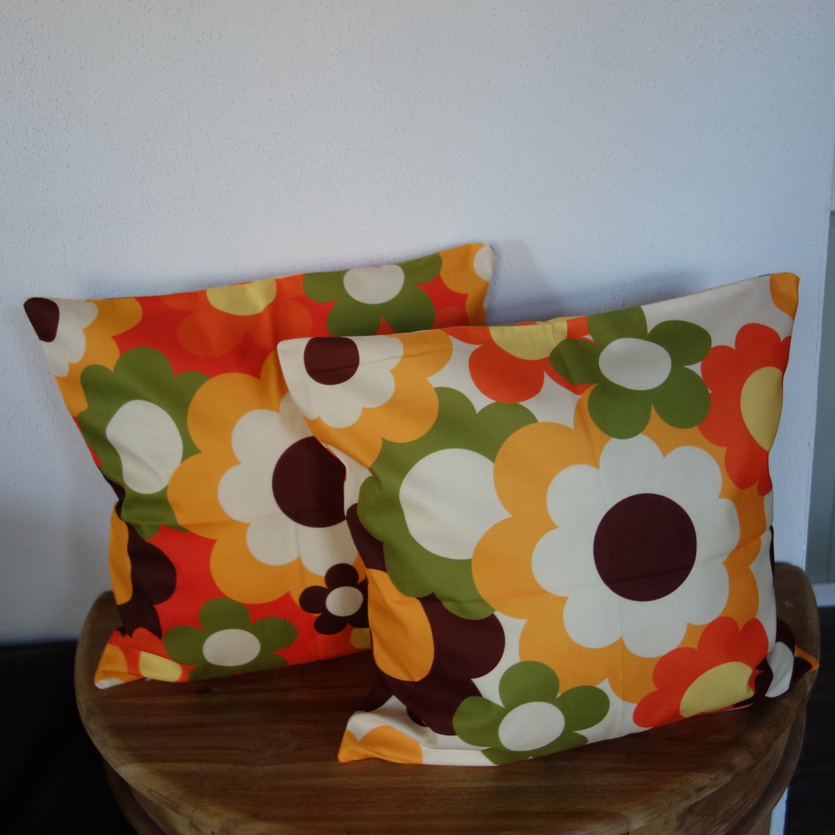 Kussenhoezen Retro Flowerpower kussenhoes set van 2 - Formaat 45 x 45 cm - Exclusief binnenkussen