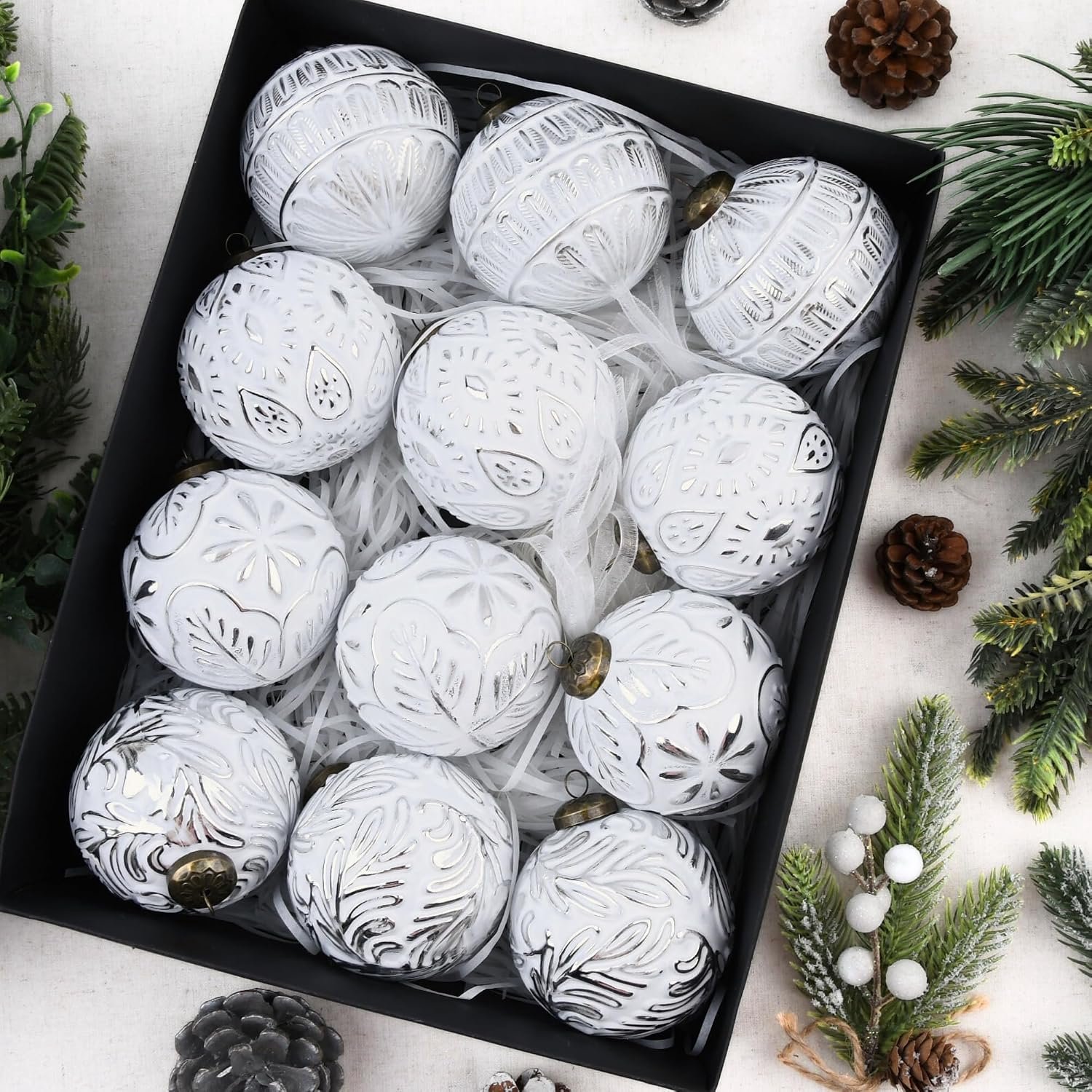 Kerstballenset - Vintage kerstboomversieringen - 12 stuks - Kerstballen in landelijke stijl - Kerstdecoratie voor binnen - 80 mm (3,15 inch) kersttafereel - Kerstballen voor in de boom - zliver en wit – foto 3