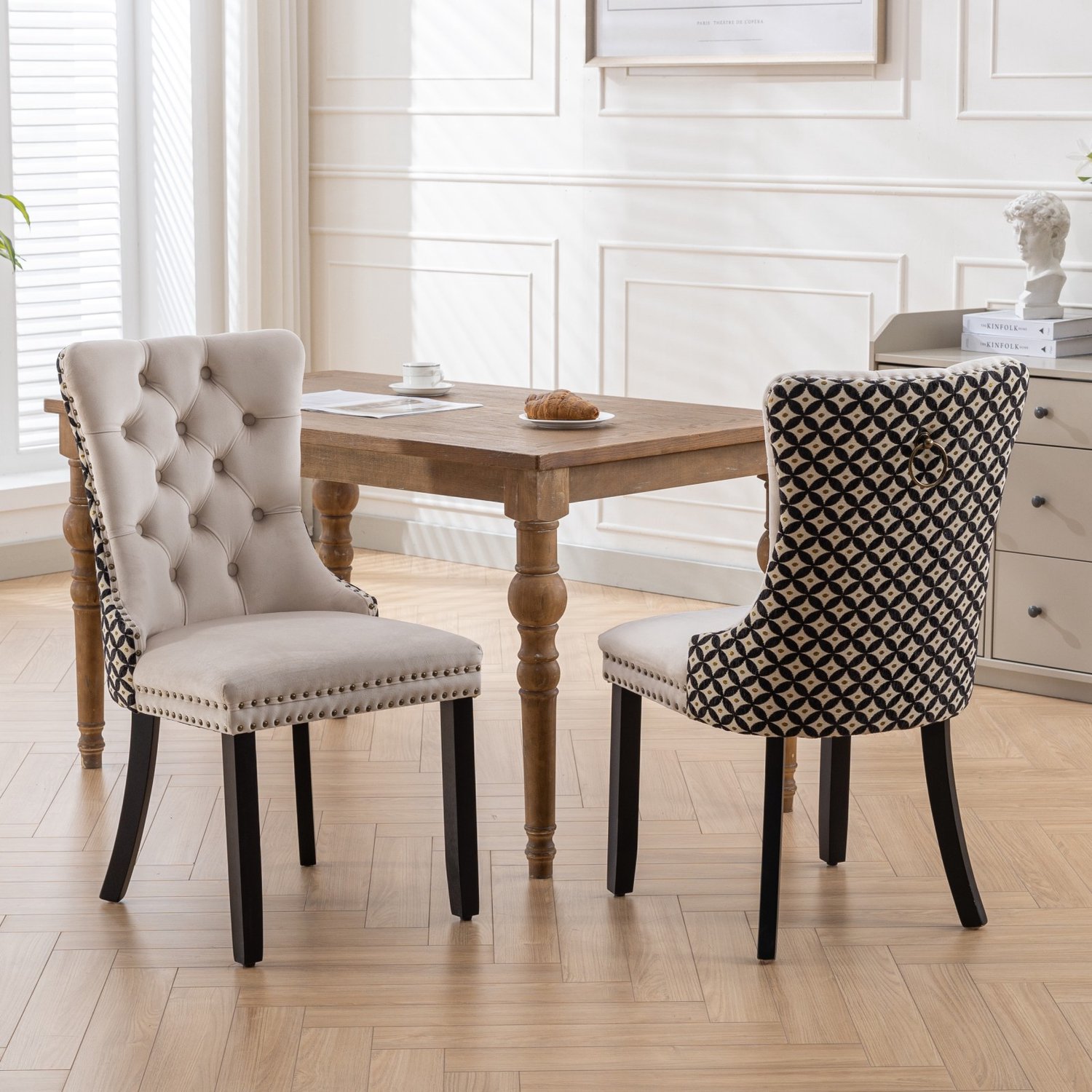FloraGrace Eetkamerstoelen Set van 2 - Gecapitonneerde Rugleuning en Metalen Trekring - Eetkamer en Keuken - Fluweel en Hout - Beige en Zwart