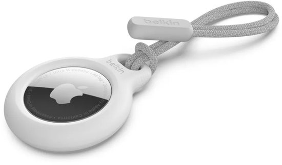Witte Belkin AirTag-houder met grijs koord en geplaatste Apple AirTag.