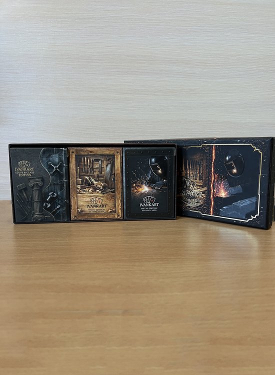 Collector box met drie IVANKART Construction Series decks: Steen & Glas, Hout en Metaal edities.