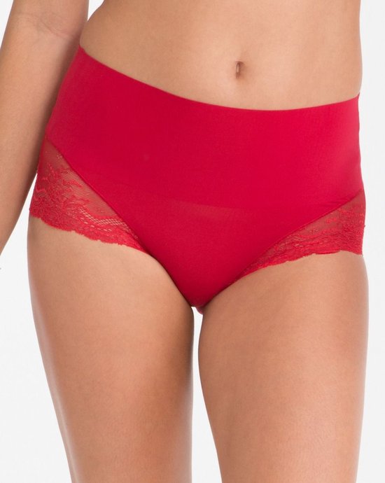 Rode slip met hoge taille en kanten zijpanelen met bloemendetail.