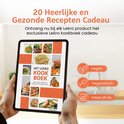 Tablet in handen met het Lekro kookboek met 20 gezonde recepten, inclusief iconen voor vegan, vegetarisch en vlees of vis.