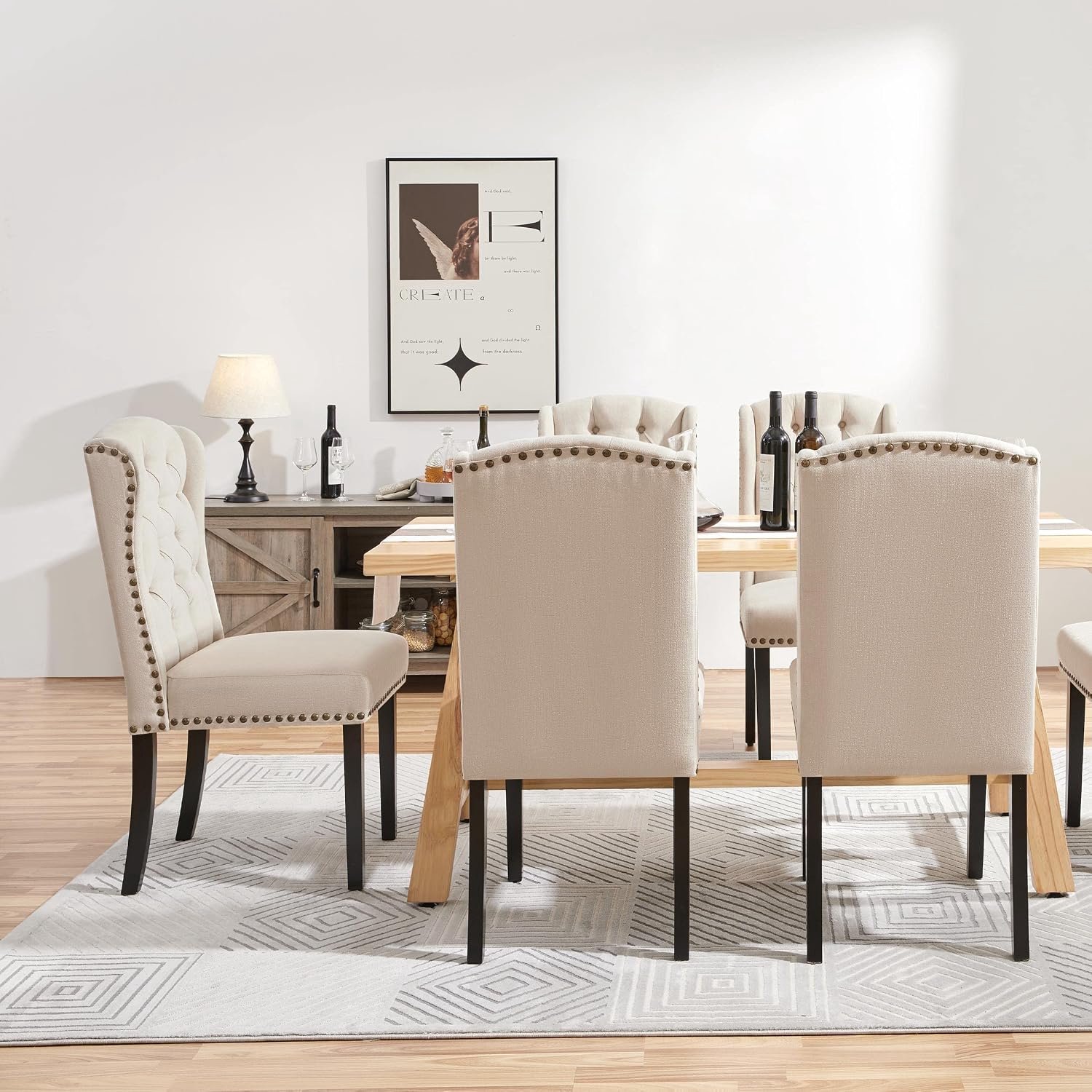 Set van 4 Luxe Eetkamerstoelen met Vleugelrugleuning, Beige Gestoffeerde Keukenstoelen met Knoopdetails, Nagelrandafwerking en Zwarte Houten Poten, Klassieke Landelijke Eetkamerstoelen tot 140 kg, 63 x 46,5 x 104 cm
