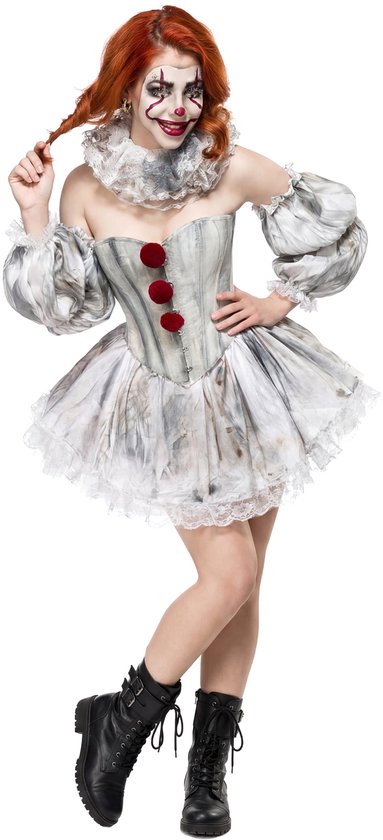 Costume avec robe grise et sale, manches bouffantes, boutons rouges, bords en dentelle et maquillage de clown.