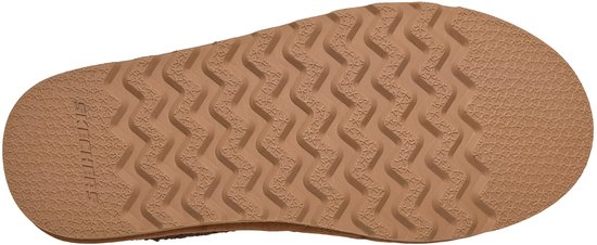 Bruine zool van een Skechers pantoffel met zigzagprofiel en het Skechers logo in reliëf.