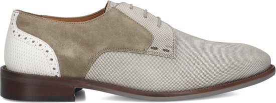 Lichtbeige nette schoen met suède en witte gestructureerde details op de hiel.