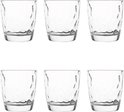 Six verres vides et transparents avec un motif à facettes.