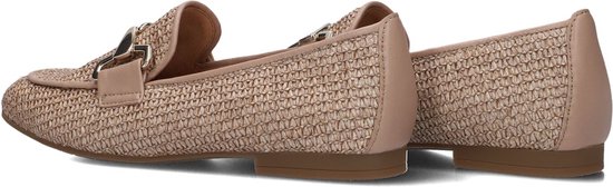 Zij-aanzicht van beige Gabor loafers met gevlochten bovenwerk en gespdetail.