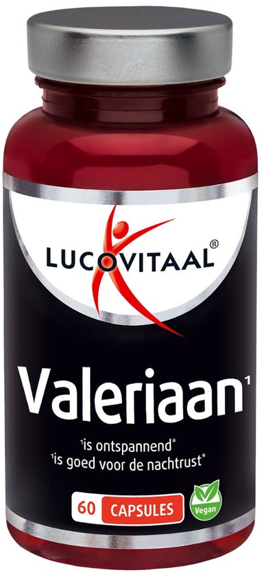 Rode capsule met zilveren dop. Zwart label met merknaam Lucovitaal en 'Valeriaan' in witte letters. Toont aantal capsules en vegan logo.