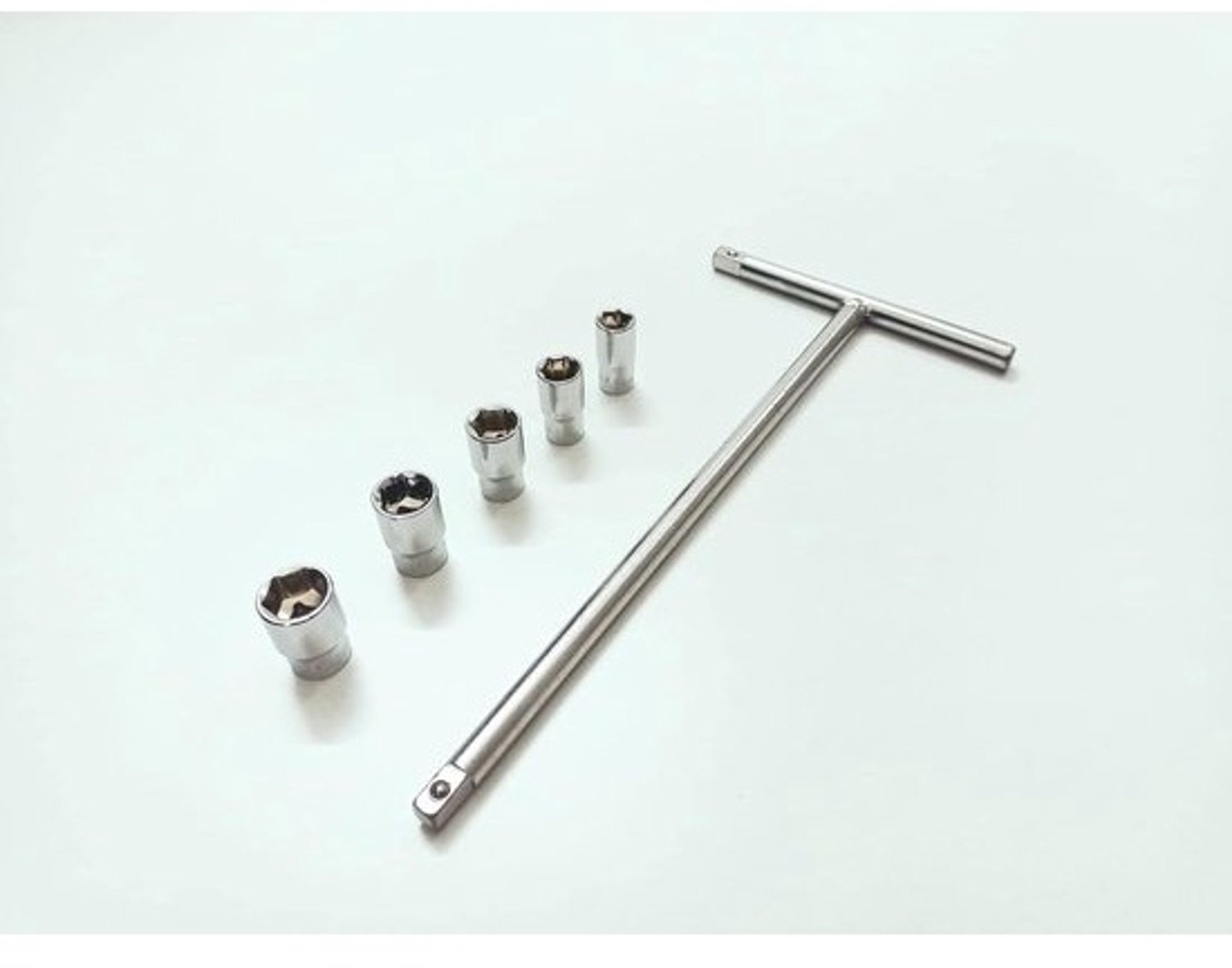 Doppenset met T-handvat - Combinatieset met doppen - Voor klussen en reparaties - Gehard chroom-vanadiumstaal - Maten 8-12 mm - Zilver