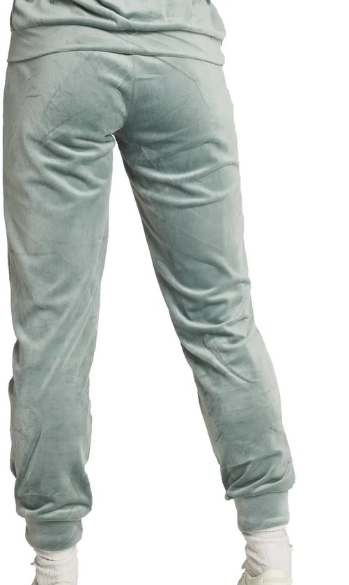 Grijsblauw Apollo velours huispak, detail van de broek met elastische boorden aan de onderzijde.