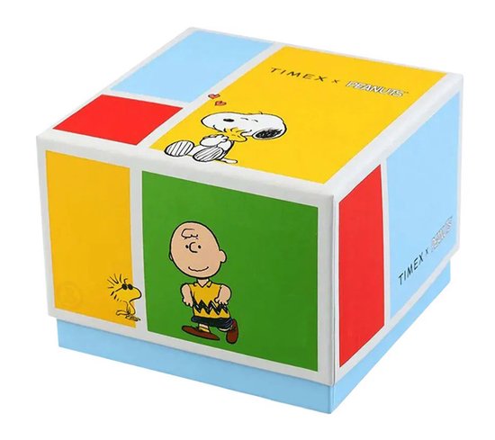 Timex x Peanuts geschenkdoos met Snoopy en Woodstock, gekleurd in vakken van rood, geel, groen en blauw.