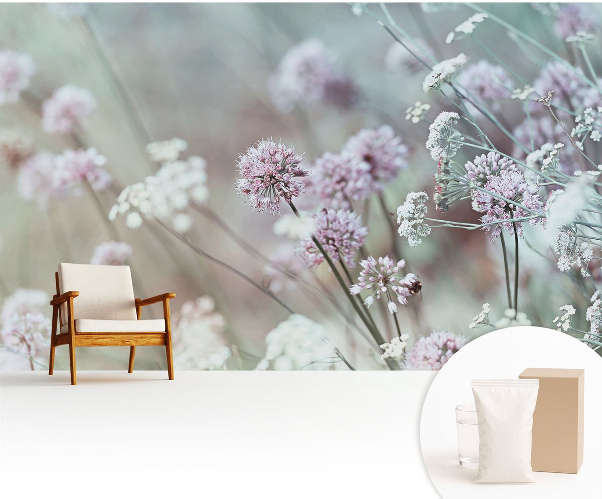 Wallfluent Fotobehang - Wit Vliesbehang - 416x254 cm - Wilde Bloemen Muurschildering - Slaapkamer behang Bloemen En Planten - Fotobehang Vlies - Slaapkamer behang
