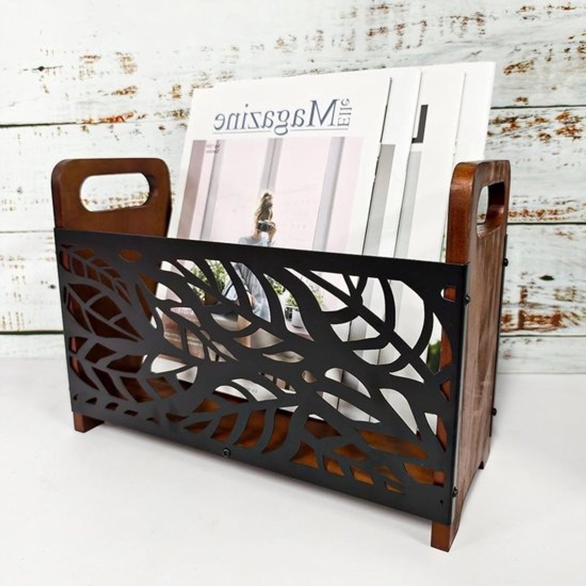 Multifunctionele kranten- en tijdschriftenhouder van hout met handvat - 33 x 24 x 13 cm, zwart