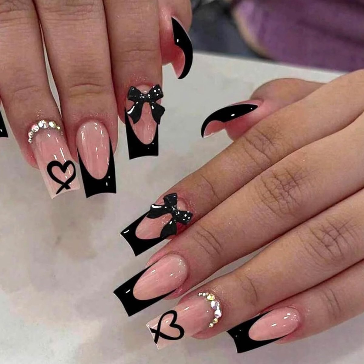 24 stuks vierkante Press-on nagels, medium lang, 3D strik, zwarte Franse kunstnagels, elegante nepnagels met hart en strass, acryl volledige dekking, stick-on nagel voor vrouwen en meisjes