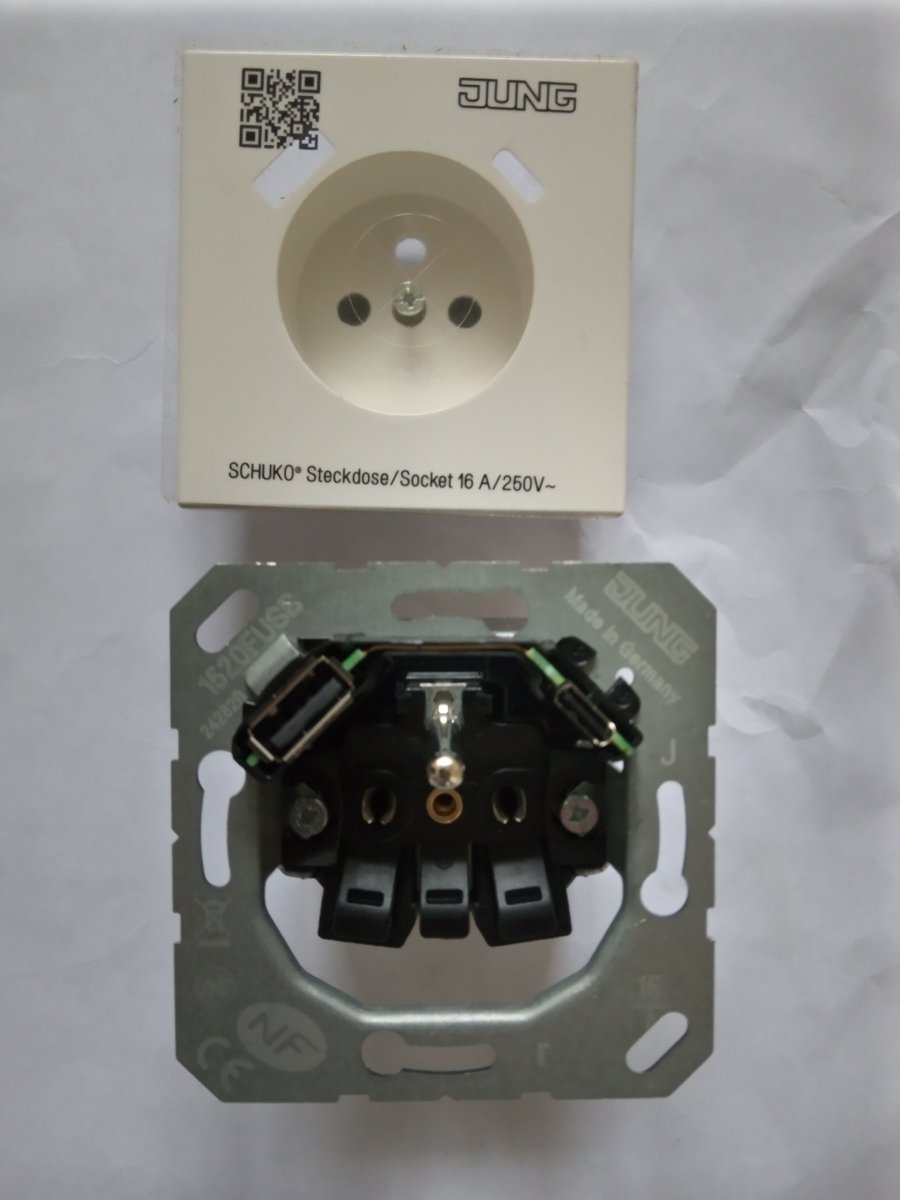 Jung Stopcontact, Frans/Belgisch systeem, 16 A 250 V ~, met USB-lader, 1 x type A + 1 x type C, SAFETY+, serie LS, alpinewit LS 1520 F-15 CA WW