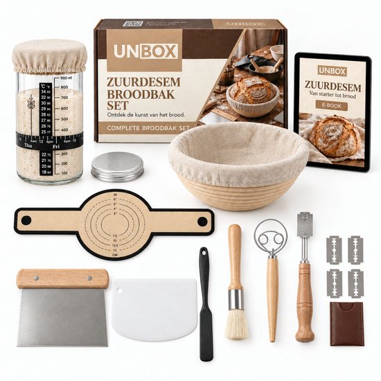 Vue d'ensemble du kit UNBOX avec banneton, bocal, tapis, racloirs, fouet et lames de rechange pour le pain au levain.