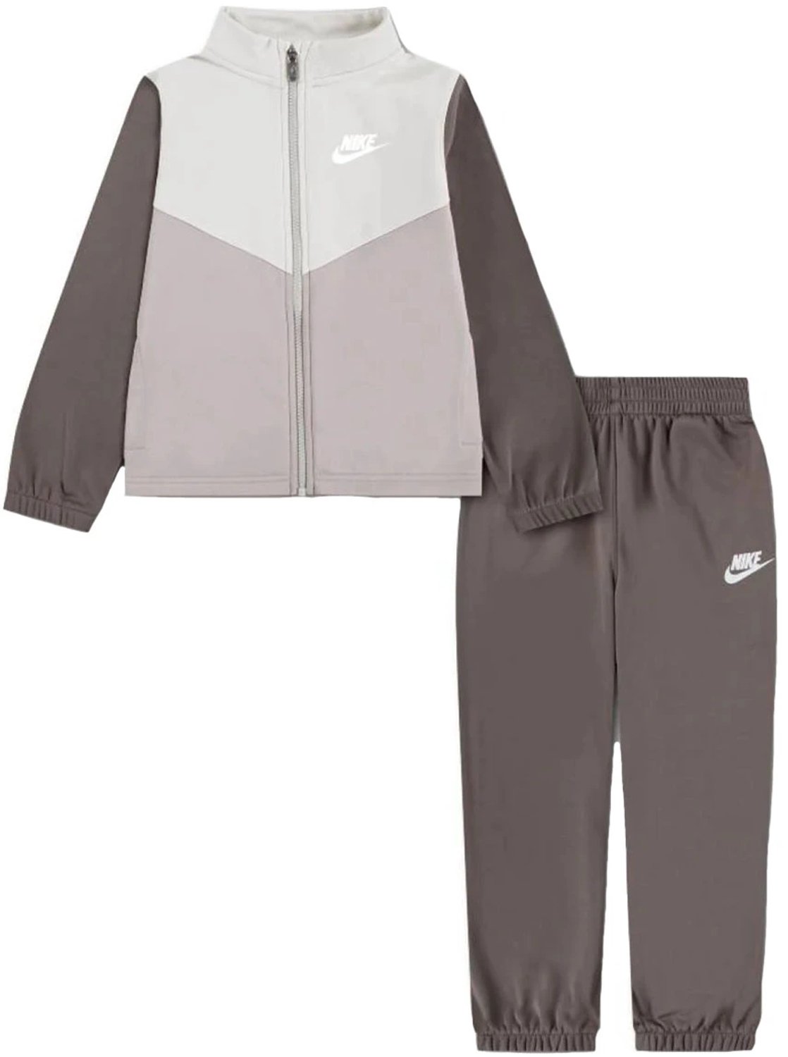 Nike essentials lifestyle set in de kleur . Grijs