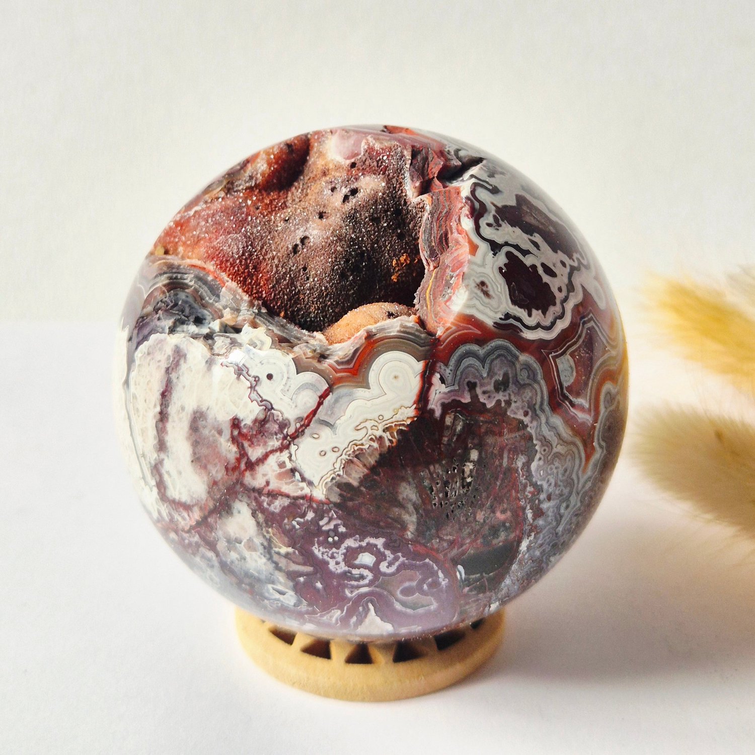 Moonlight Gemstones Kristallen Edelsteen Bol Druzy Crazy Mexican Agate sphere 66mm 300g Meerkleurig