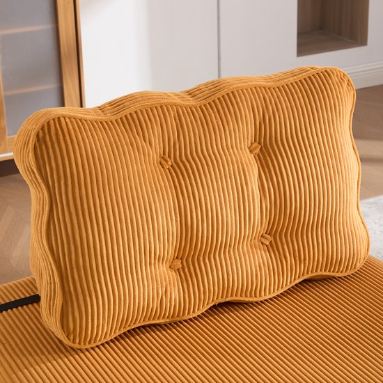 Gedetailleerde oranje corduroy rugkussen met knopen.