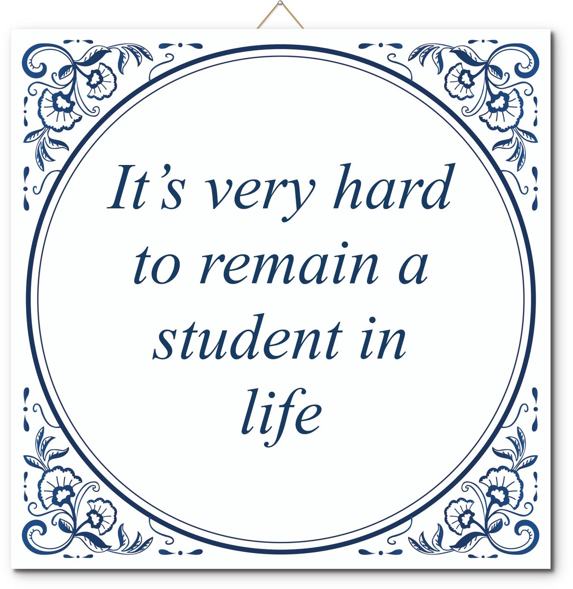 De Tegeltjesfabriek Tegeltje: It’s very hard to remain a student in life (met standaard) wit en blauw