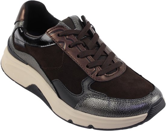 Donkere bruine sneaker met metallic grijze en bronskleurige accenten. Zwart en bronskleurig detail op de veters. Lichtbruine zool.