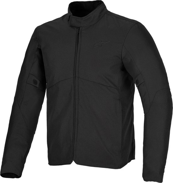 Zwarte Alpinestars motorjas, ritssluiting, kraag rechtop, lange mouwen.