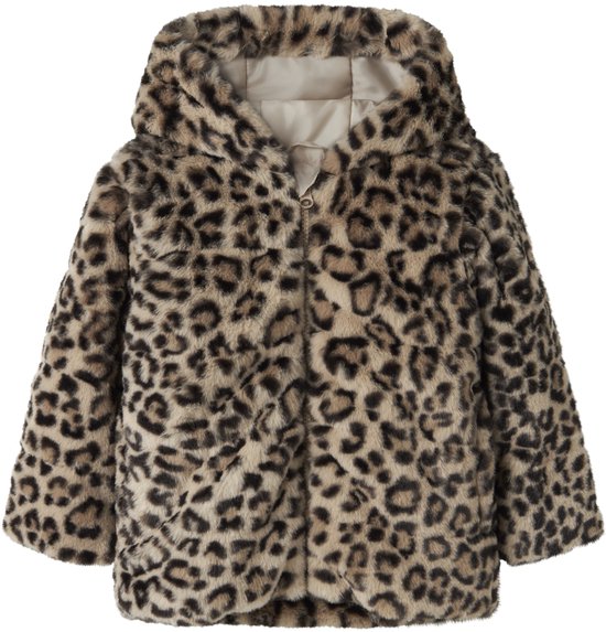 Bruin nepbontjack met luipaardprint, capuchon en ritssluiting, gevoerd met beige satijnen stof.