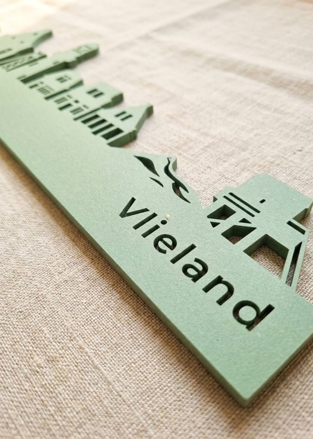 Houten Skyline Vlieland | Wanddecoratie voor aan de muur | Groen MDF | 100 x 20 cm