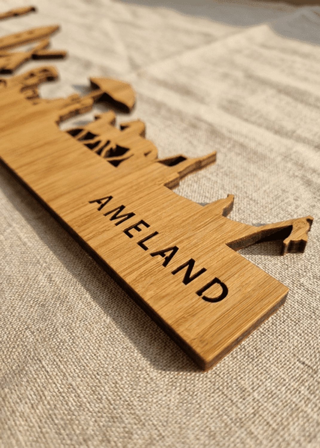 Houten Skyline Ameland | Wanddecoratie voor aan de muur | Bamboe | 100 x 20 cm