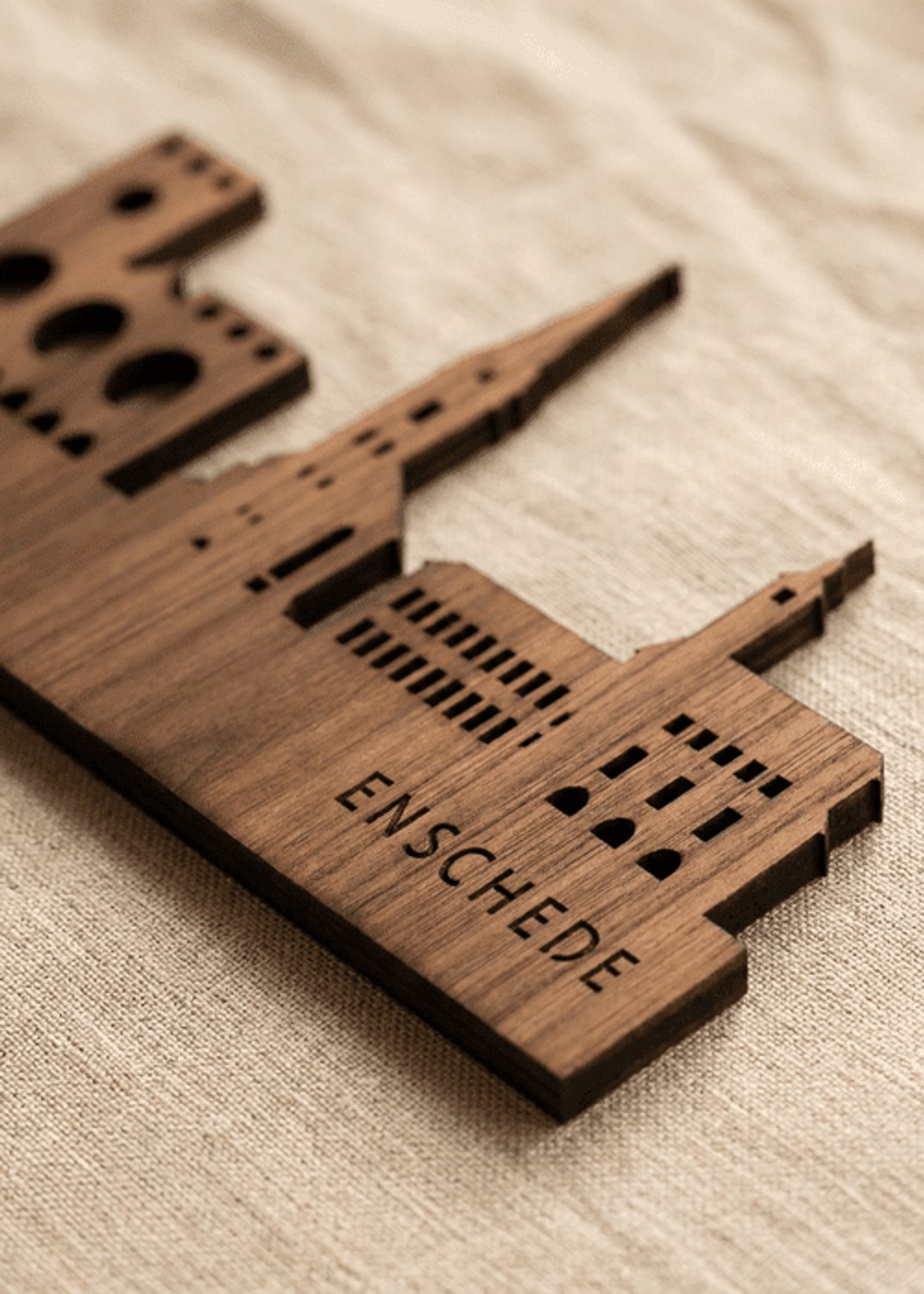 Houten Skyline Enschede | Wanddecoratie voor aan de muur | Noten | 100 x 20 cm
