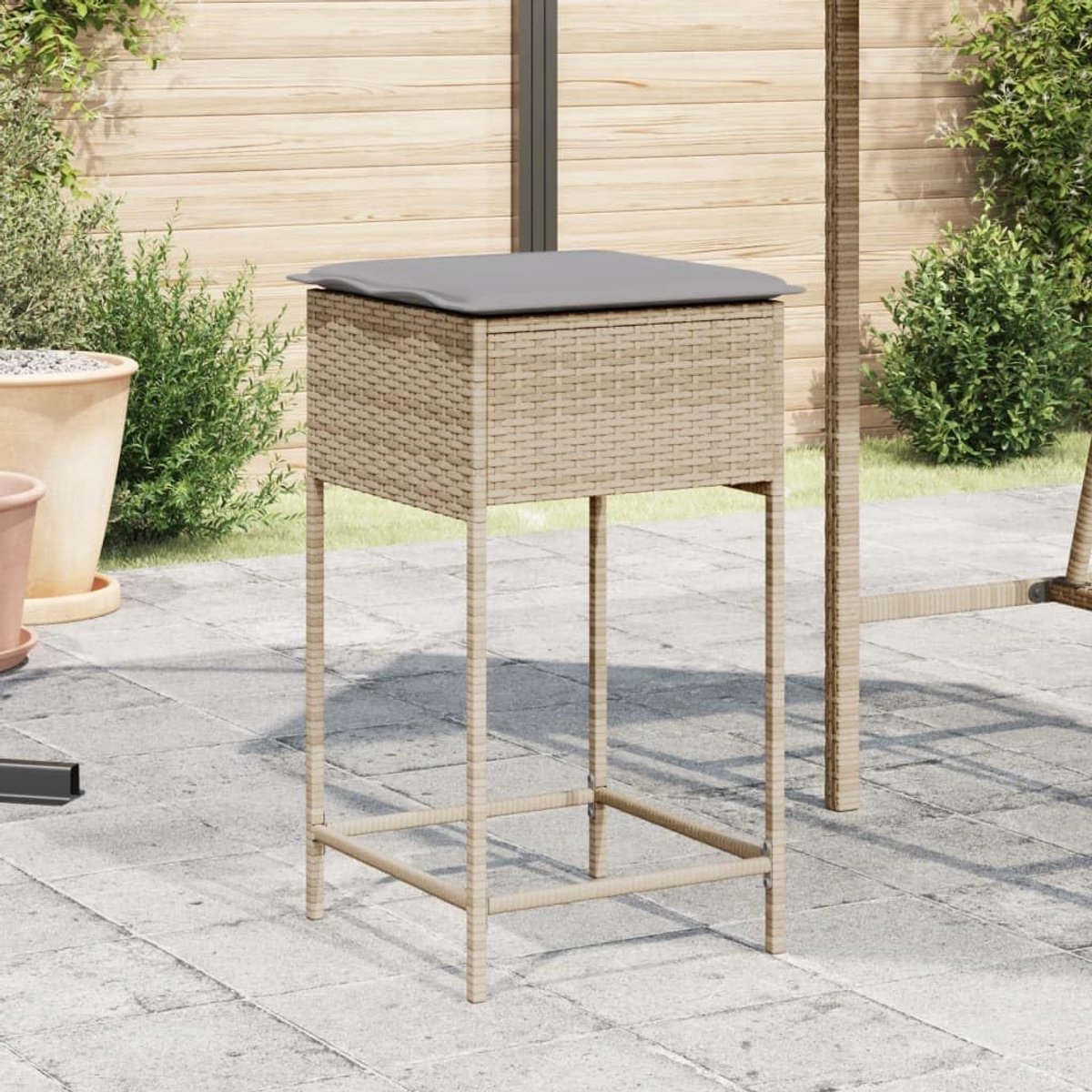 Set van 2 barkrukken van polyrotan beige met kussens, afneembare hoezen en gepoedercoat stalen frame.