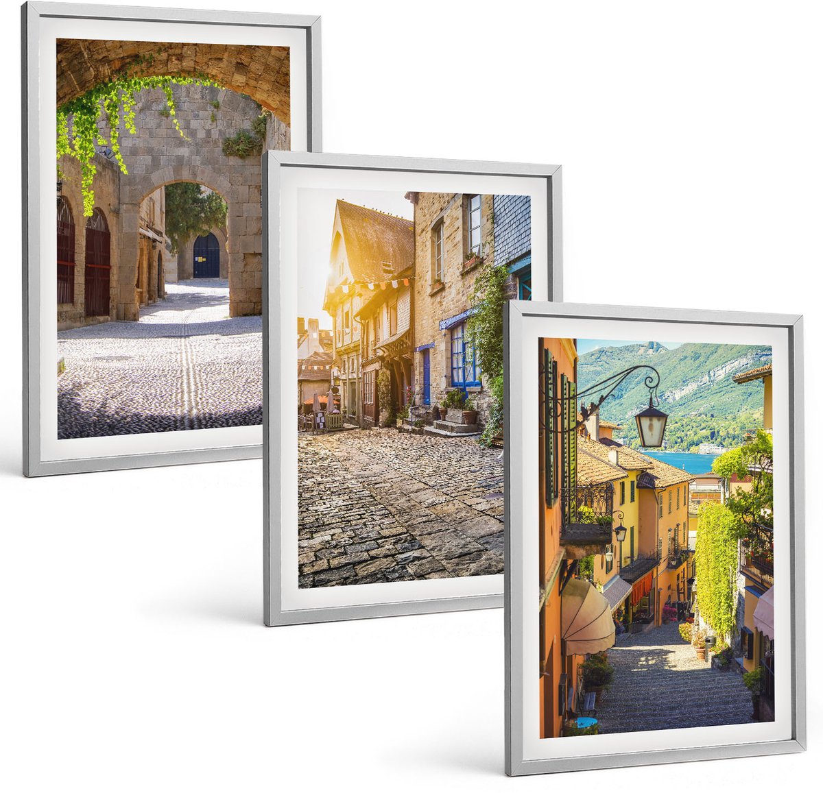 Coloray 3-Delige Schilderij Set - Sfeervolle Straatjes Met Stenen Gebouwen En Poorten. - 40 x 60 cm - Muurdecoratie - Wanddecoratie - Hal