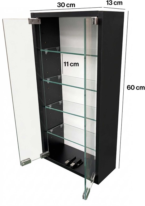 Zwarte vitrinekast met 5 glazen legplanken, met afmetingen aangegeven: 30x13x60 cm.