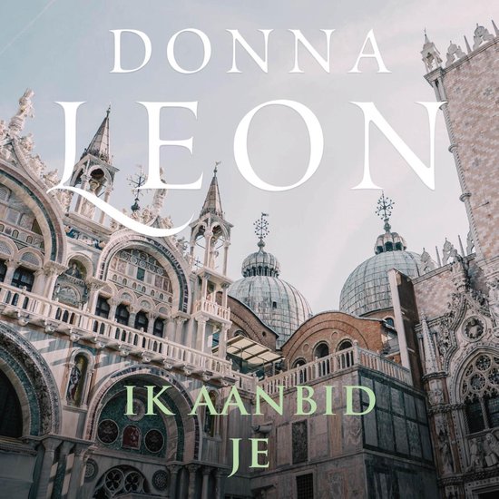 Couverture du livre 'Ik aanbid je' par Donna Leon montrant la façade de la basilique Saint-Marc à Venise en arrière-plan.