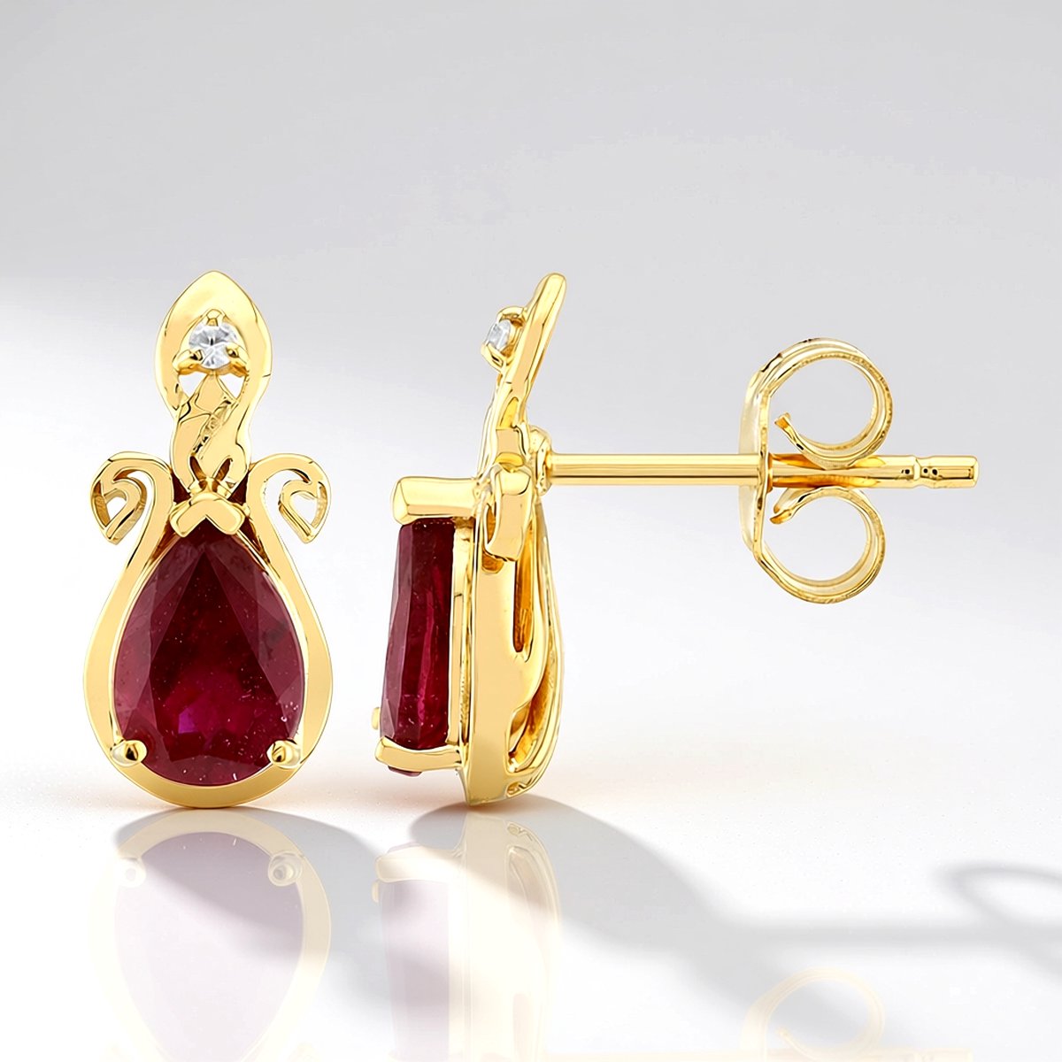 Cavill - Elegante 925 Sterling Zilver Oorbellen - 1.629 ct Madagaskar Robijn Peervorm - 18K Goud Verguld - Luxe Dames Oorbellen met Zirkonia