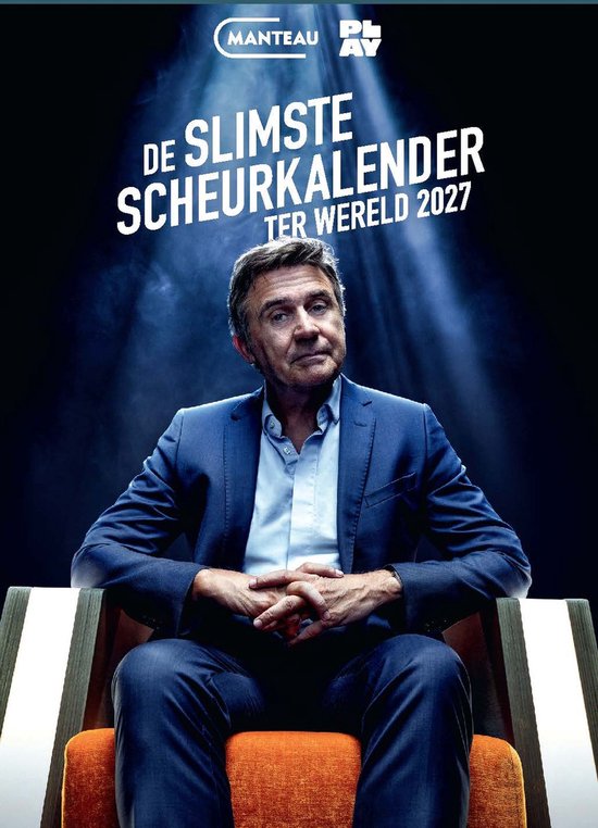 Erik Van Looy en costume bleu dans un fauteuil éclairé, avec le titre De Slimste Scheurkalender ter Wereld 2027.